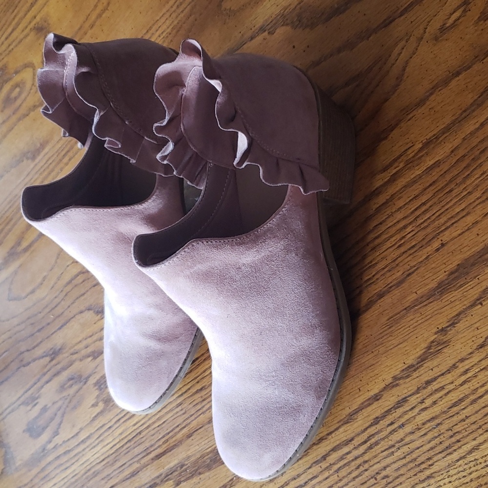 Boots - Picture 3 of 4